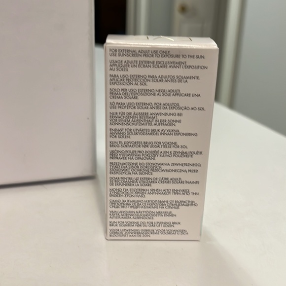 Eve Lom Radiance Repair Retinol Serum, 9.5ml - Picture 2 of 6